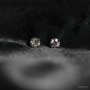 1.2g 14KWG 0.98ctw DIAMOND STUD EARRINGS