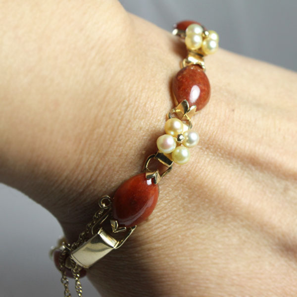Ming's Red Jade & Pearl Bracelet - Image 4