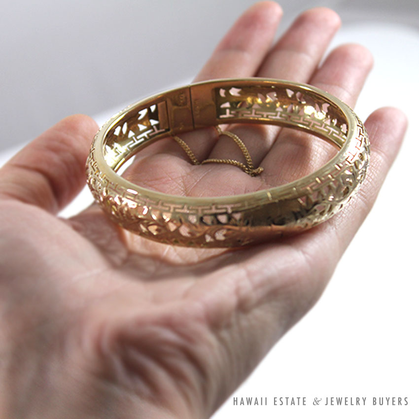 Ming's Hawaii Leaf Design & Greek Key Border 14K Yellow Gold Hinged Bangle Bracelet - Image 3