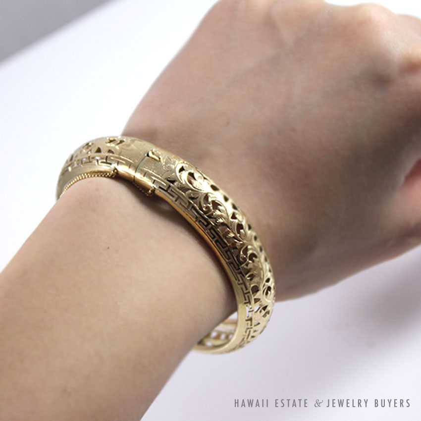 Ming's Hawaii Leaf Design & Greek Key Border 14K Yellow Gold Hinged Bangle Bracelet - Image 4