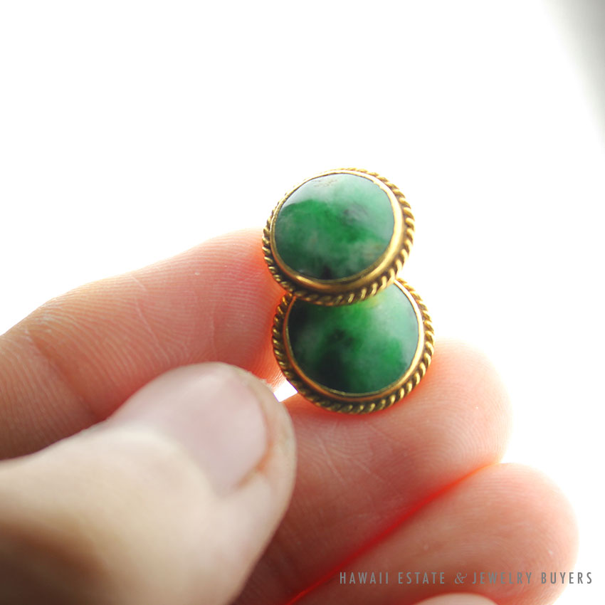 NATURAL OLD MINE GREEN JADEITE JADE ROUND CABOCHON STUD 18K YELLOW GOLD EARRINGS - Image 4