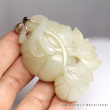 VINTAGE MUTTON FAT JADE CARVED PUMPKINS 14K YELLOW GOLD PENDANT