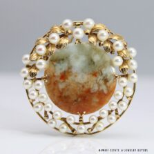 MING'S 22.0g 14KYG GRAY & RED MOTTLED JADE & PEARL PENDANT/BROOCH MEASURING 49mm