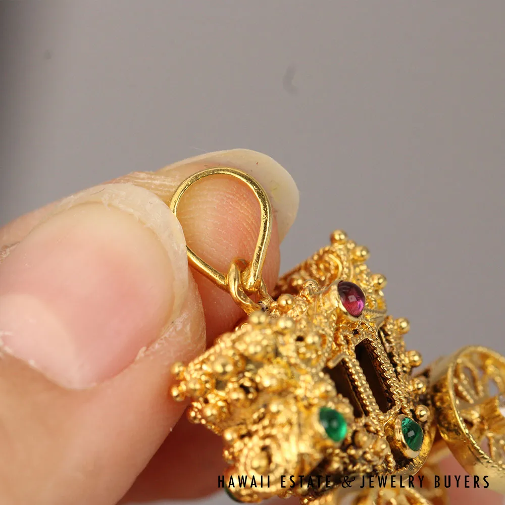 MOVEABLE CARRIAGE 18K YELLOW GOLD PENDANT WITH COLORED STONE ACCENTS 11.9g - Image 3