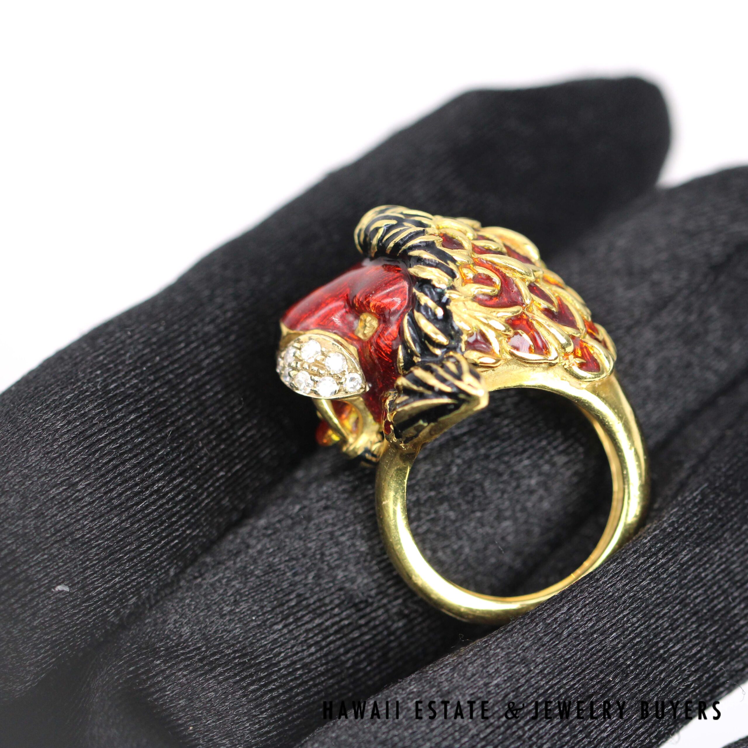 Vintage Luciano Somenzi 18K Yellow Gold Lion Ring with Enamel, Diamonds & Emeralds - Image 5
