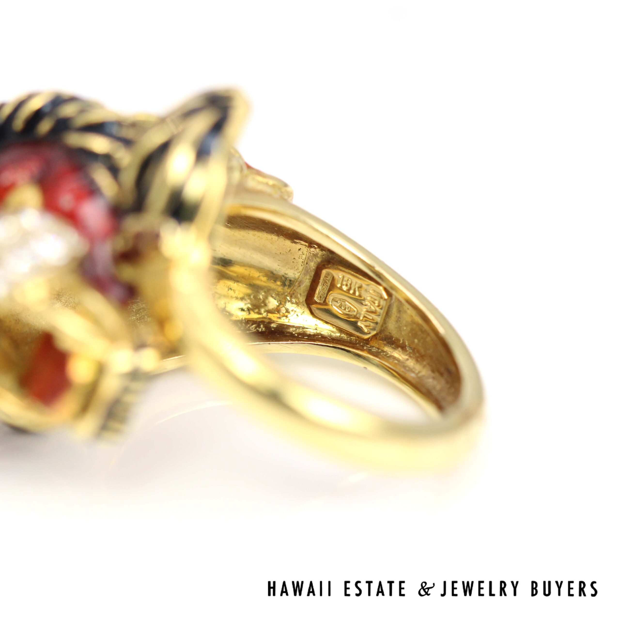 Vintage Luciano Somenzi 18K Yellow Gold Lion Ring with Enamel, Diamonds & Emeralds - Image 4