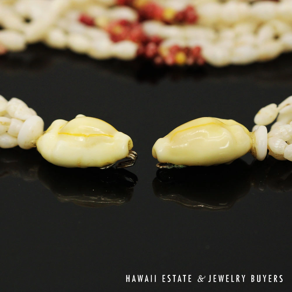 Ni'ihau shell lei Kipona Maunaloa and Pololei Kahelelani and Laiki Ke'oke'o, Ula Ula, Akua Pua, Kamoa, Maku'e.