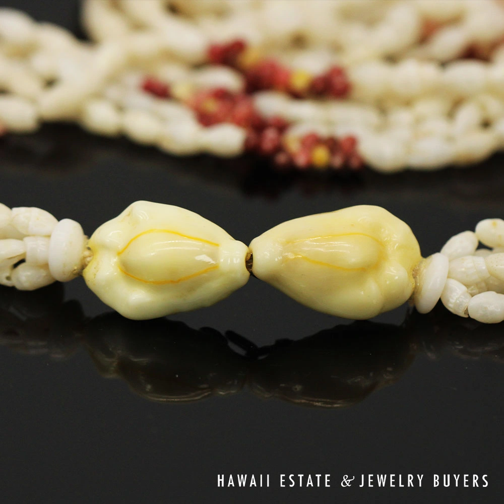 Ni'ihau shell lei Kipona Maunaloa and Pololei Kahelelani and Laiki Ke'oke'o, Ula Ula, Akua Pua, Kamoa, Maku'e.