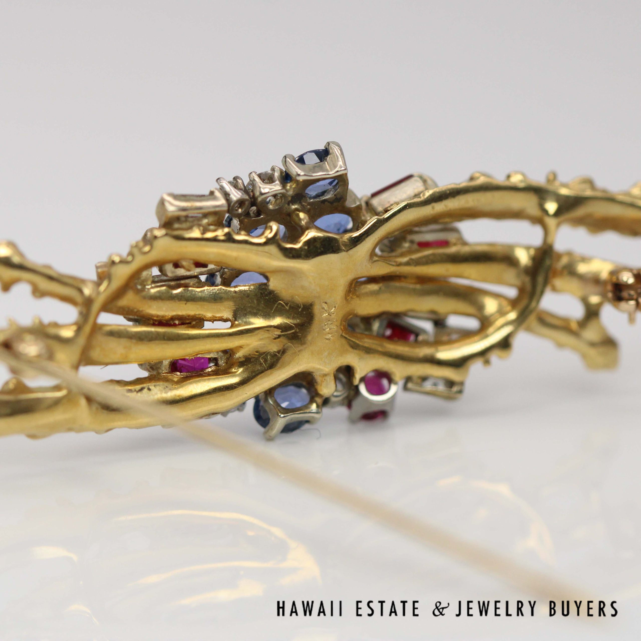 0.40ctw Diamond 0.40ctw Ruby 1.25ctw Sapphire 18k Yellow Gold Brooch 63x17mm, 11g - Image 5