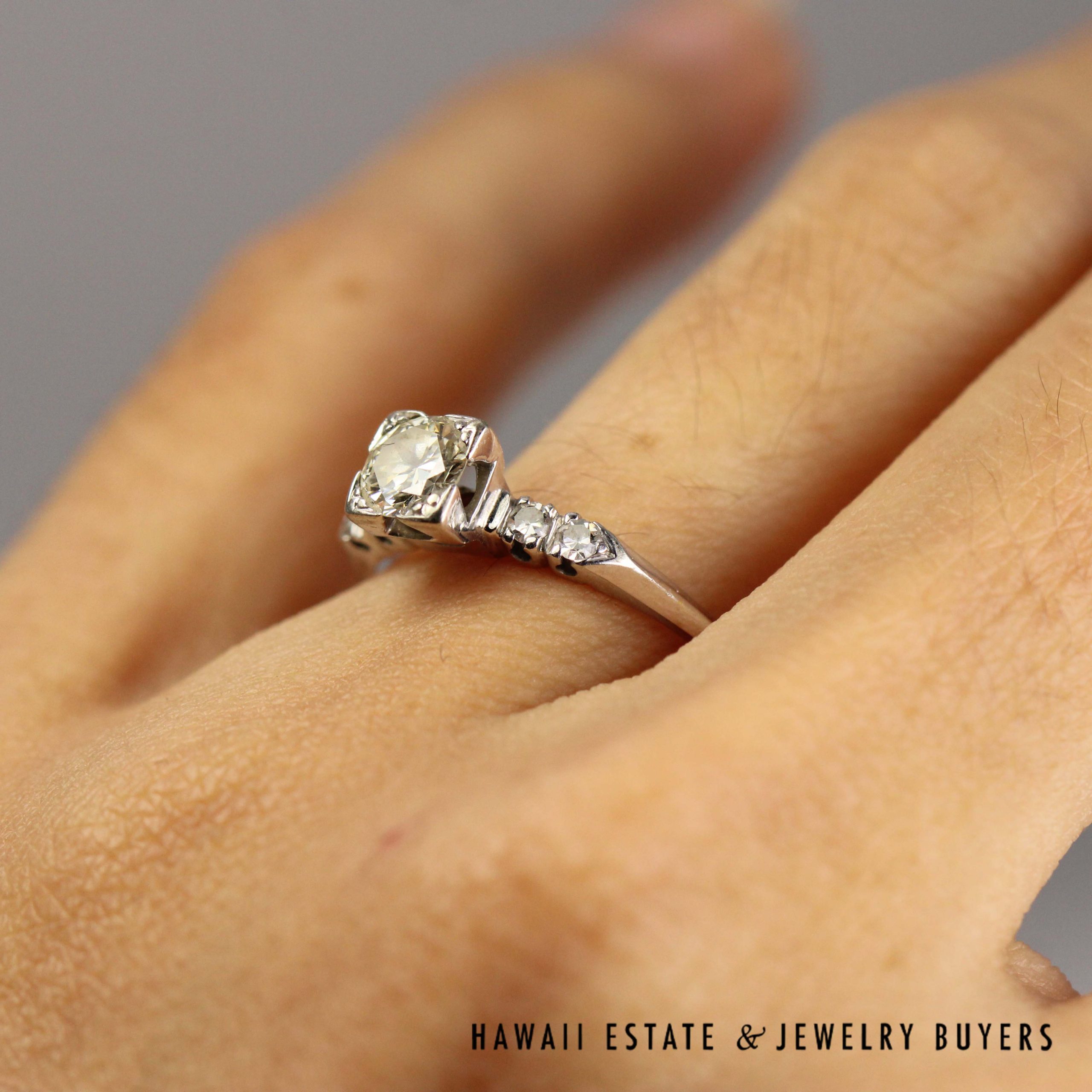 Vintage 0.50ctw Diamond 17k White Gold Engagement Ring Size 7 - Image 3