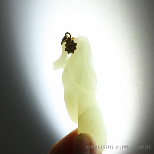 Chinese Carved Pale Green Jade Leaf & Fruit Pendant with Yellow Gold Floral Bail - Image 7