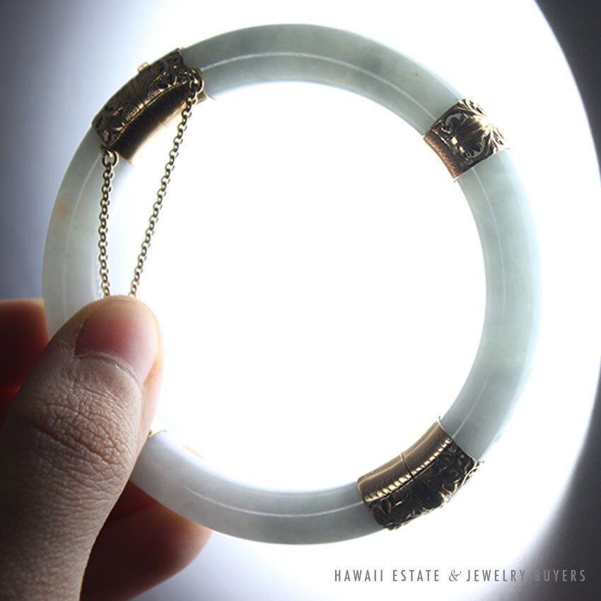 MING'S HAWAII NATURAL BLUE-GREY JADE 14K YELLOW GOLD HINGED BANGLE BRACELET - Image 6