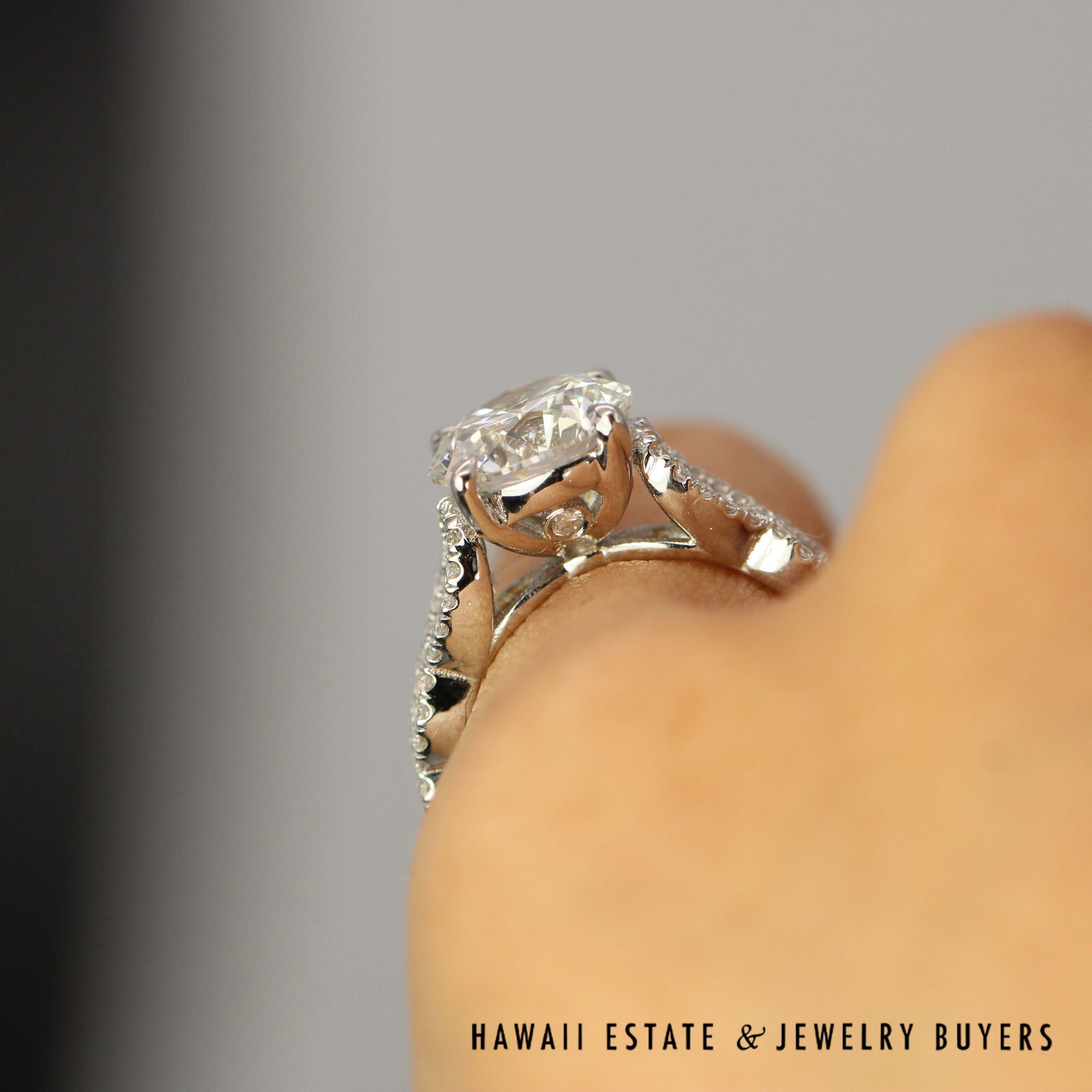 2.07ct Lab-Grown Diamond 0.65ctw Diamond 18k White Gold Engagement Ring Size 3.5 - Image 4
