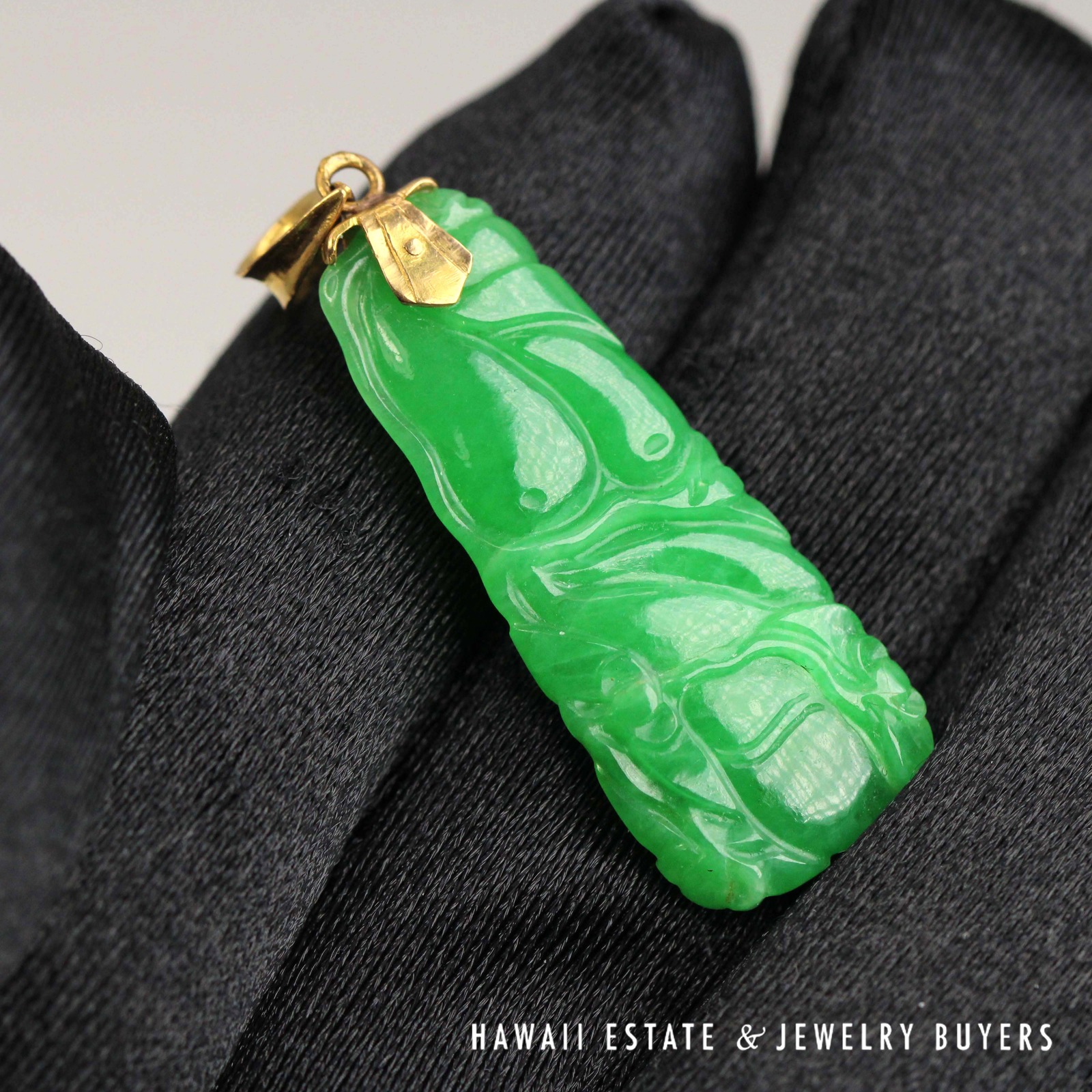GIA Type A Carved Green Jade Pendant 20k Yellow Gold Measures 34x13mm - Image 3