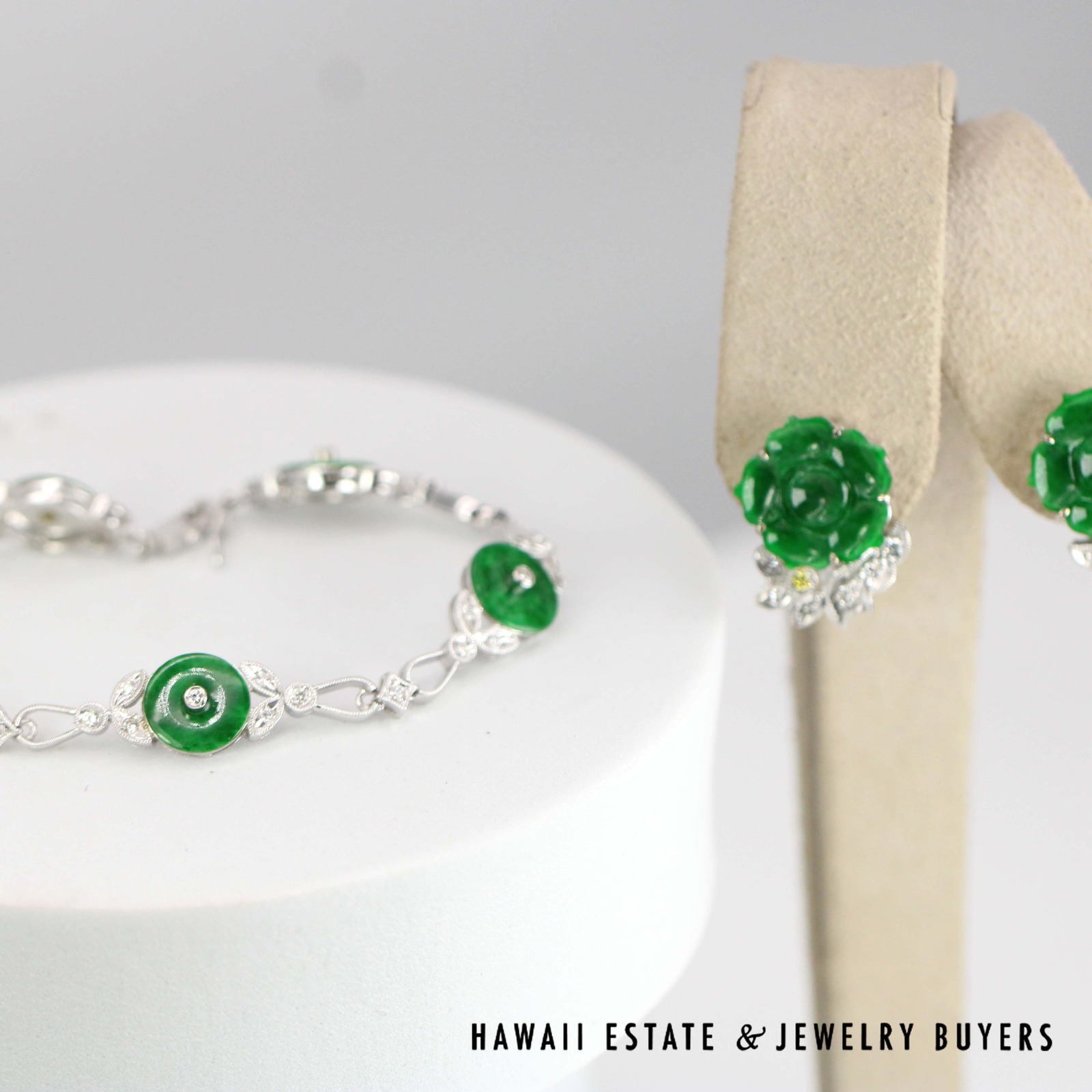 GIA 20.4g 18KWG Set Green Jade 0.75ctw Diamond Bracelet & Earrings - Image 2