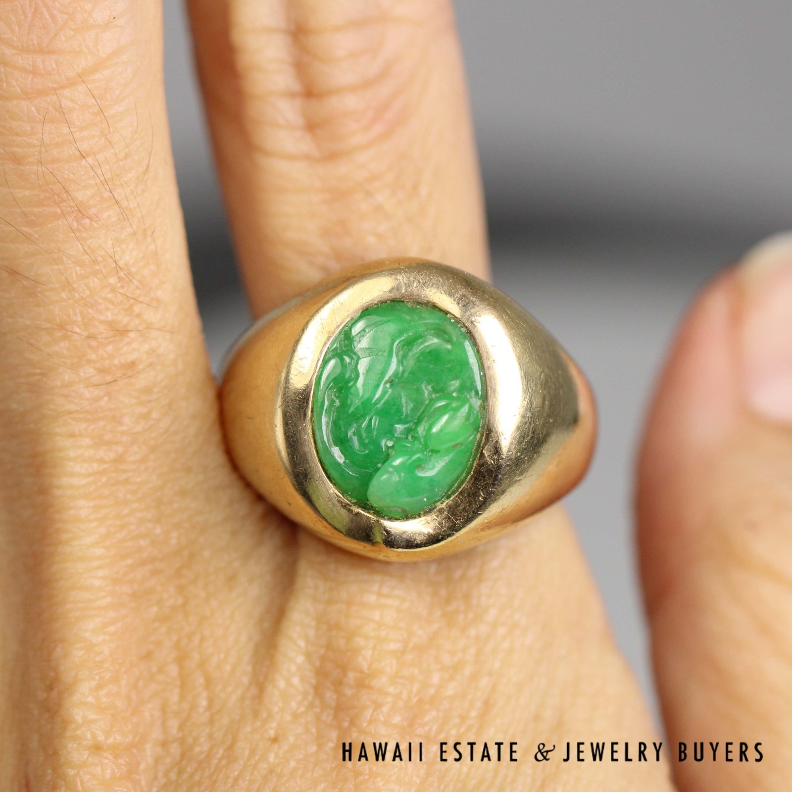 David Lin Carved Oval Green Jade Ring in 14K Yellow Gold Size 10