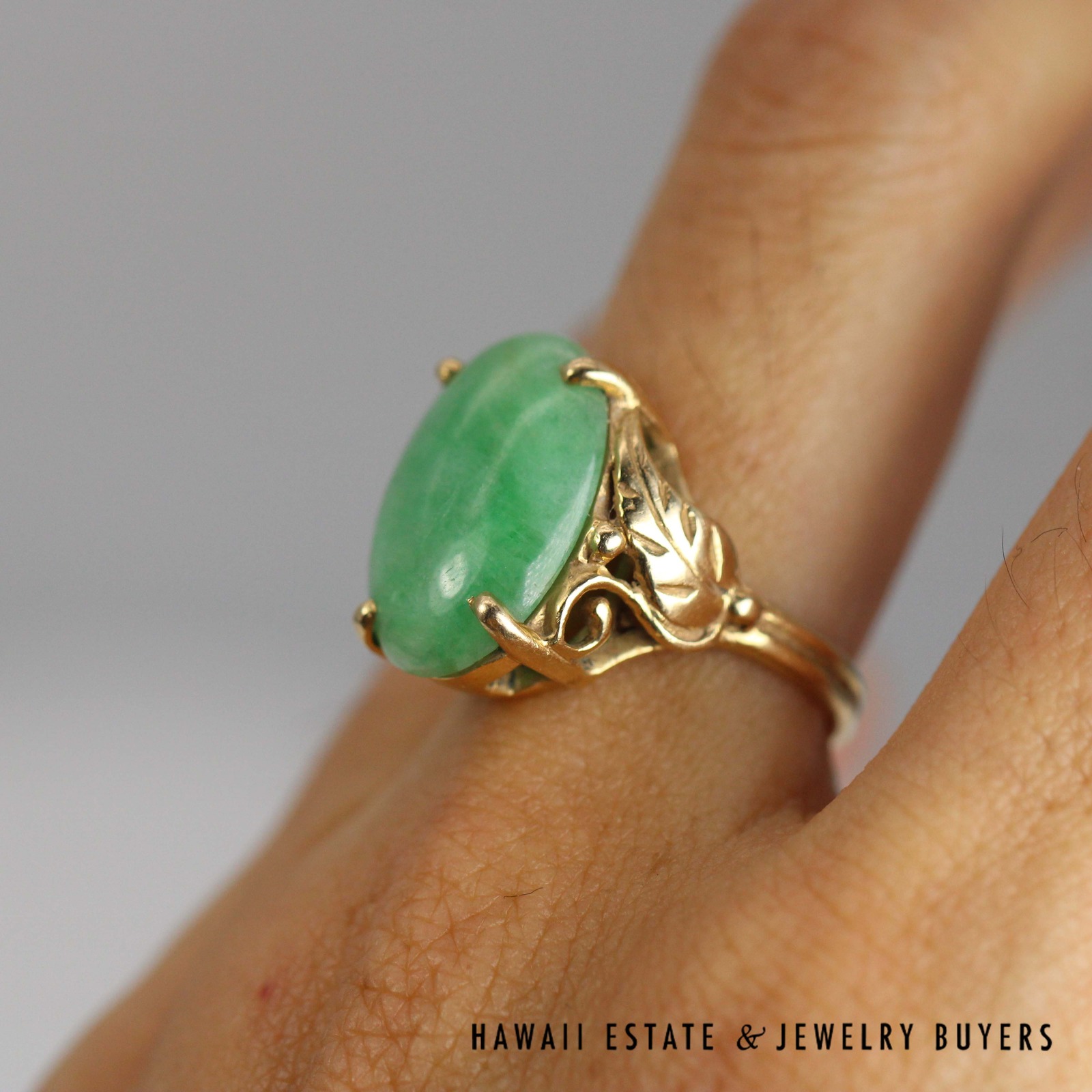 Green Jade Oval Cabochon 14K Yellow Gold Ring Size 6.25 - Image 5