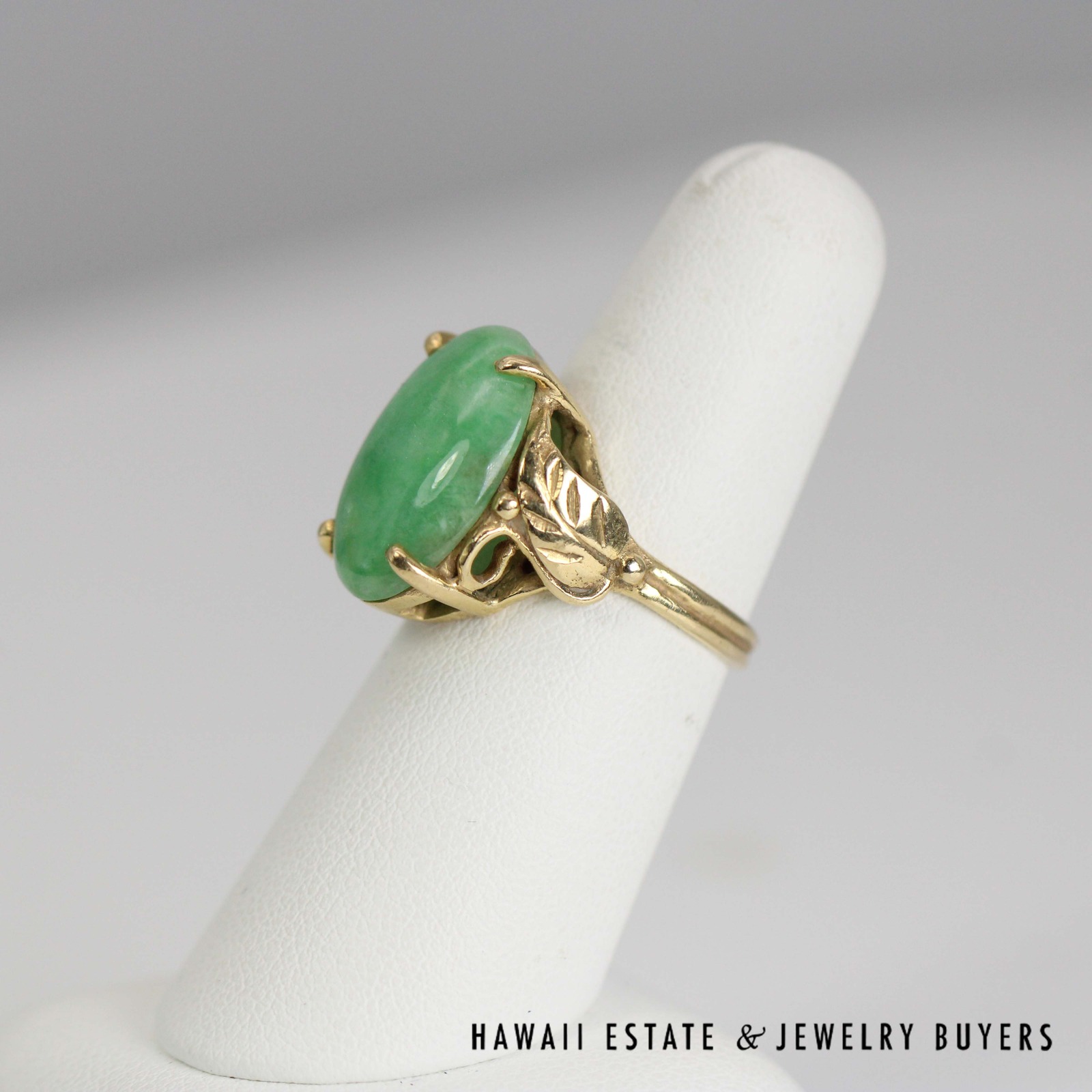 Green Jade Oval Cabochon 14K Yellow Gold Ring Size 6.25 - Image 3