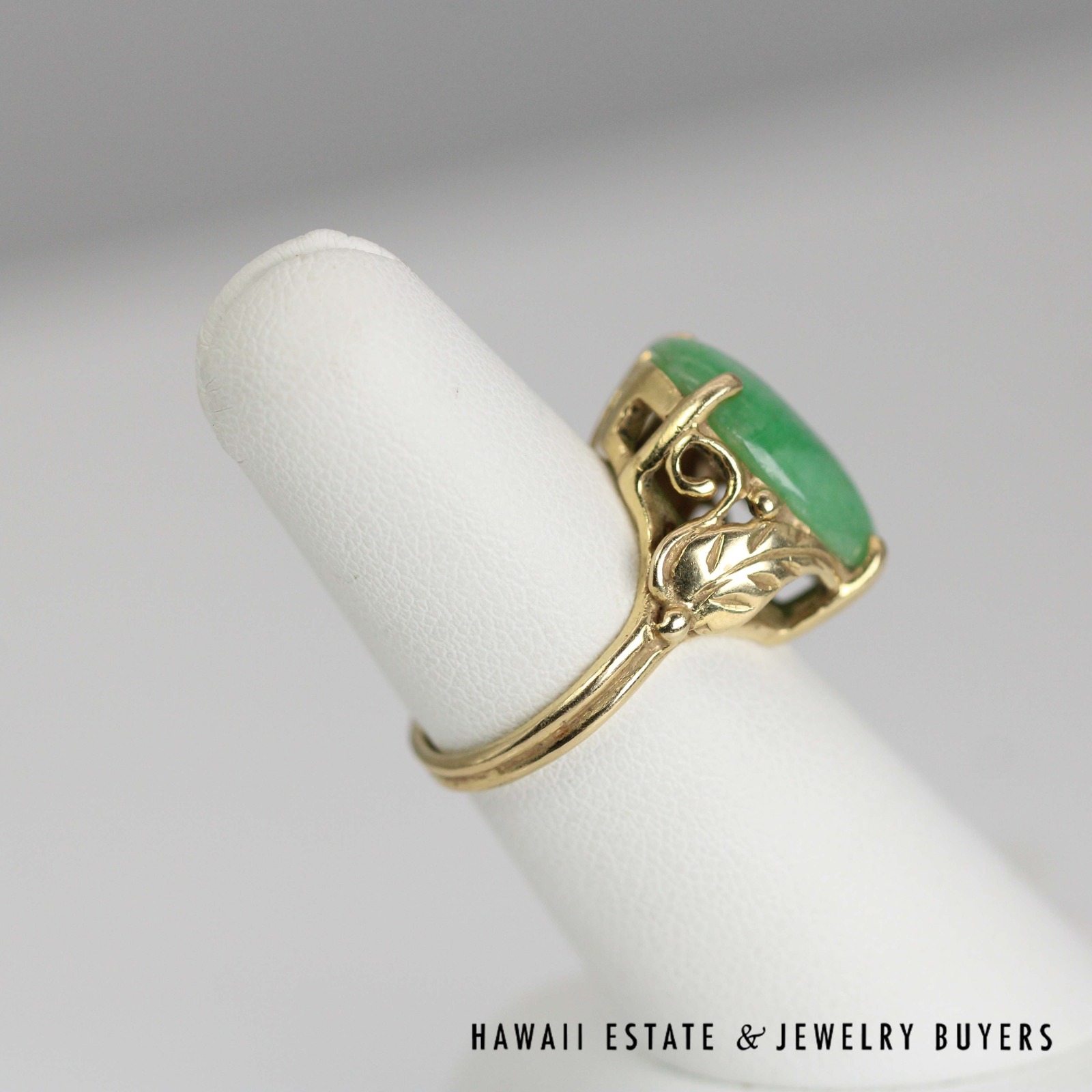 Green Jade Oval Cabochon 14K Yellow Gold Ring Size 6.25 - Image 4