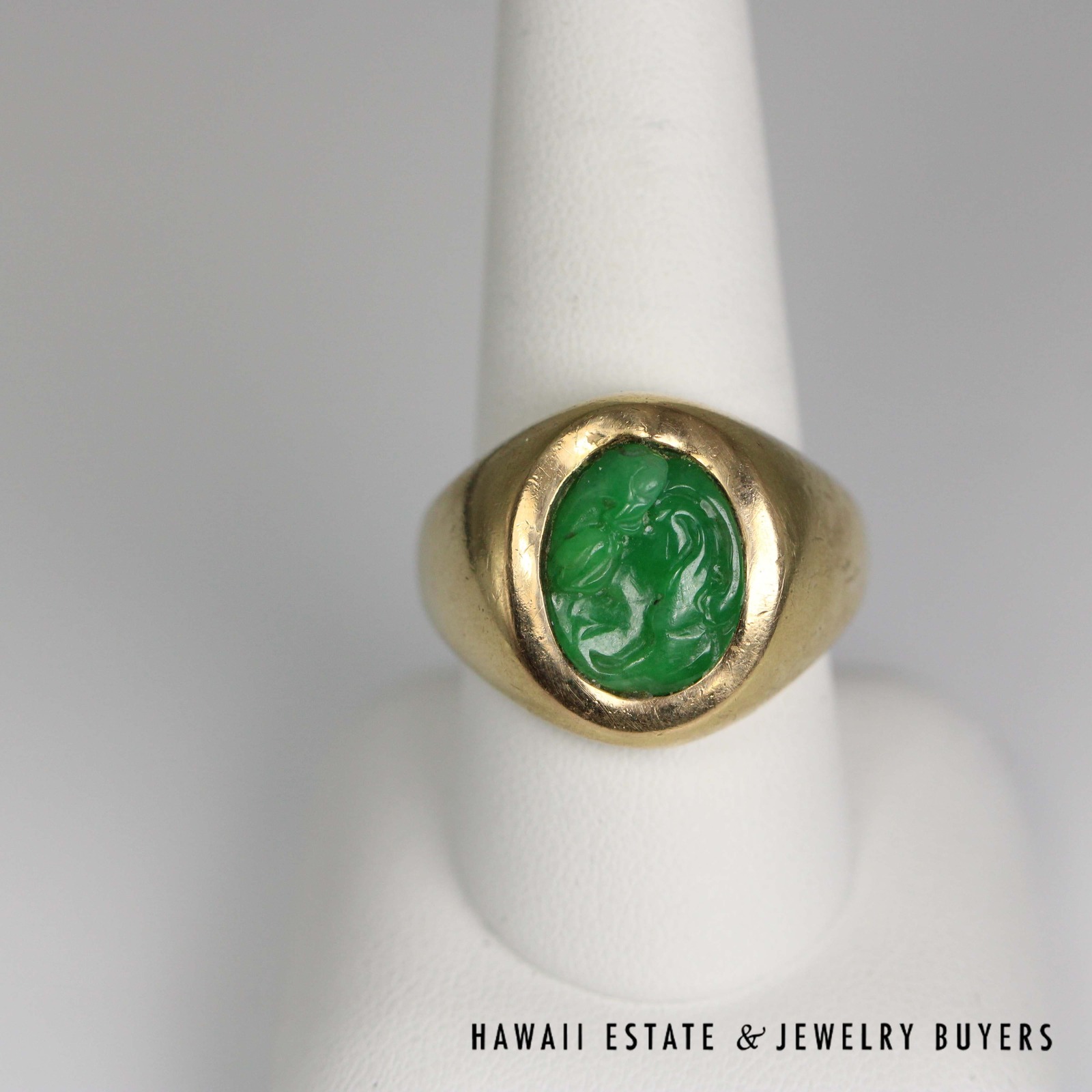 David Lin Carved Oval Green Jade Ring in 14K Yellow Gold Size 10 - Image 6