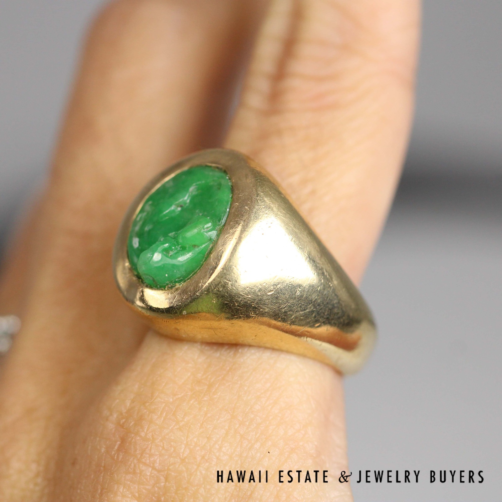 David Lin Carved Oval Green Jade Ring in 14K Yellow Gold Size 10 - Image 3