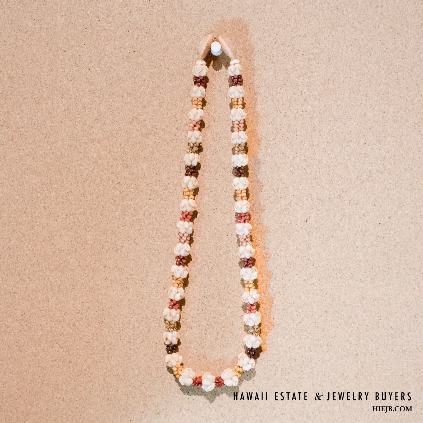 Ni'ihau Shell Lei Pua Kalaunu 22.5 Inch with Earrings - Image 9