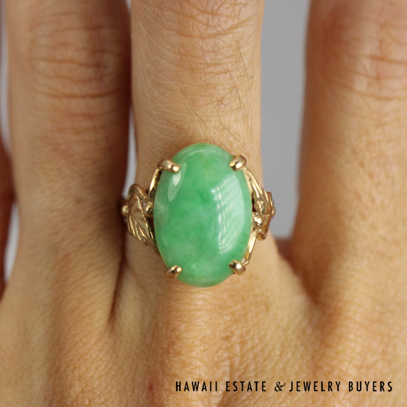 Green Jade Oval Cabochon 14K Yellow Gold Ring Size 6.25 - Image 2