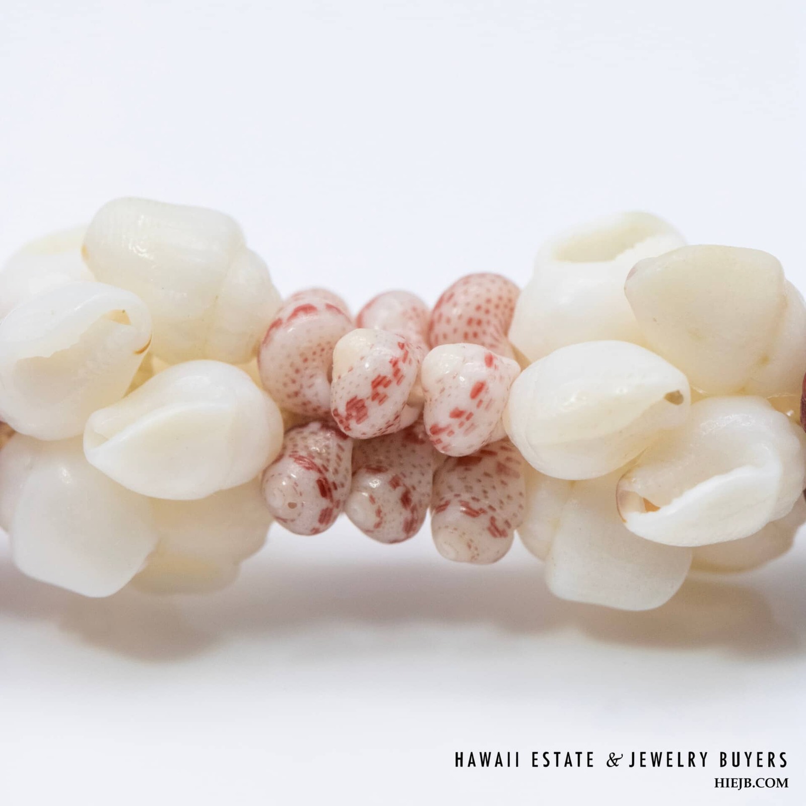 Ni'ihau Shell Lei Pua Kalaunu 22.5 Inch with Earrings - Image 7