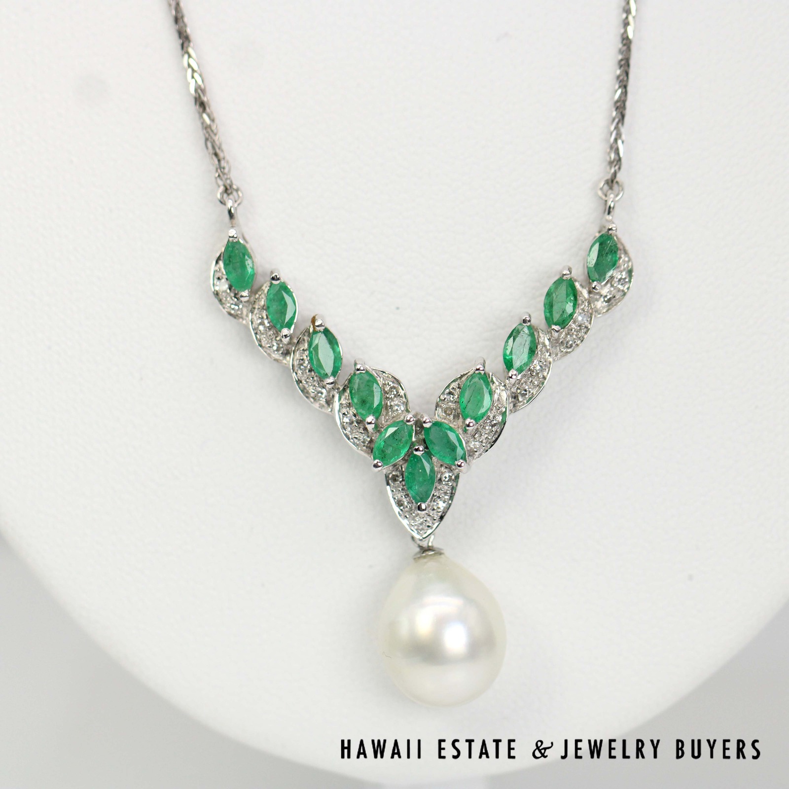 8.9g 18KWG 1.30ctw Emerald 0.13ctw Diamond 11mm Pearl 16" Pendant