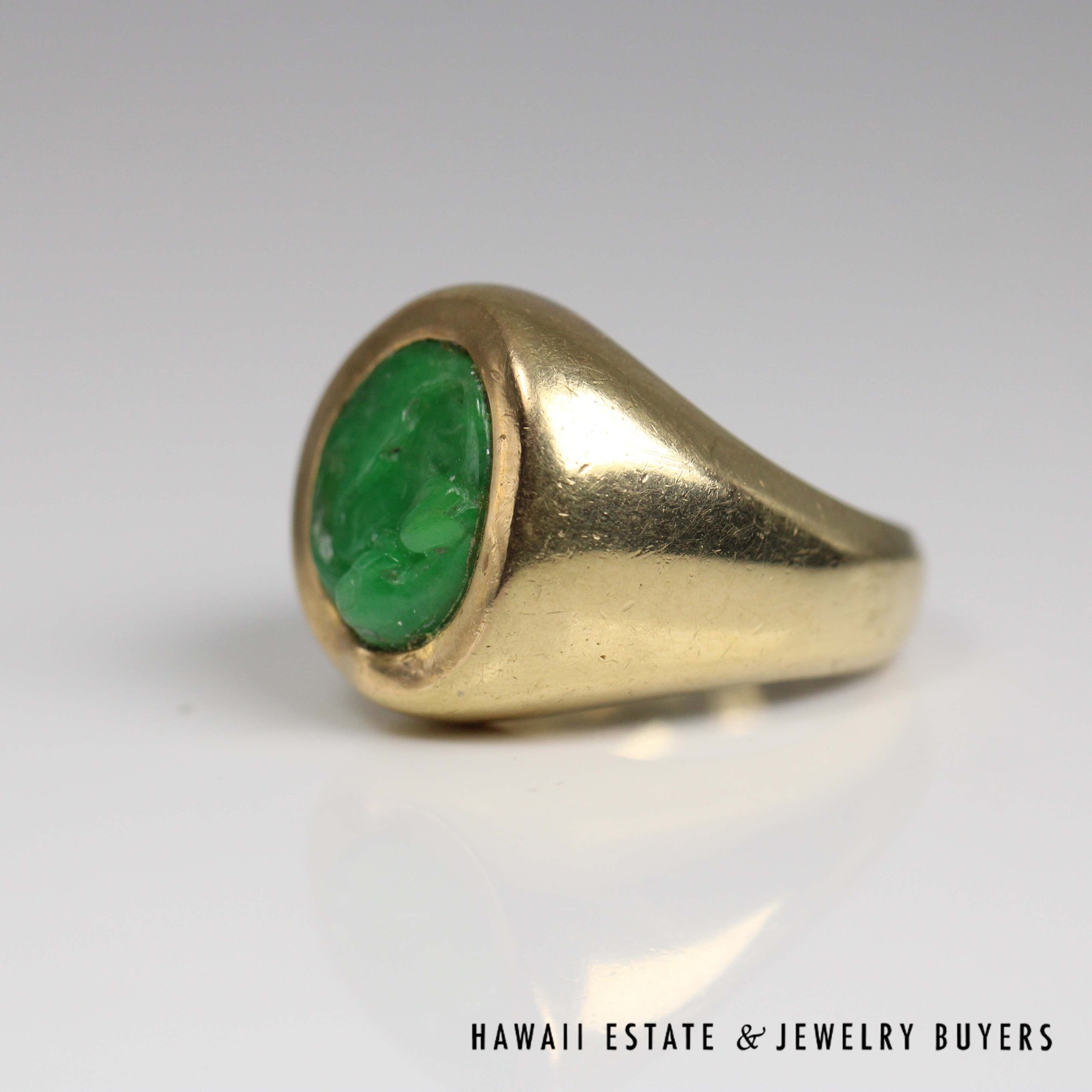 David Lin Carved Oval Green Jade Ring in 14K Yellow Gold Size 10 - Image 9