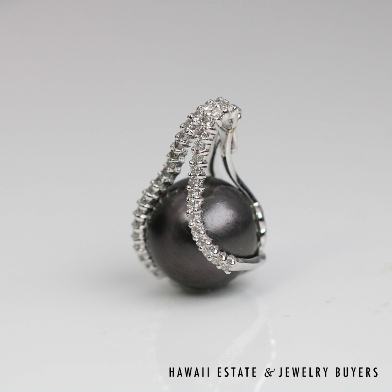 13mm Tahitian Pearl With 0.33ctw Diamond 18K White Gold Pendant - Image 2