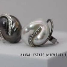 12.8g 18KWG White & Black Pearl Baroque Diamonds Earrings