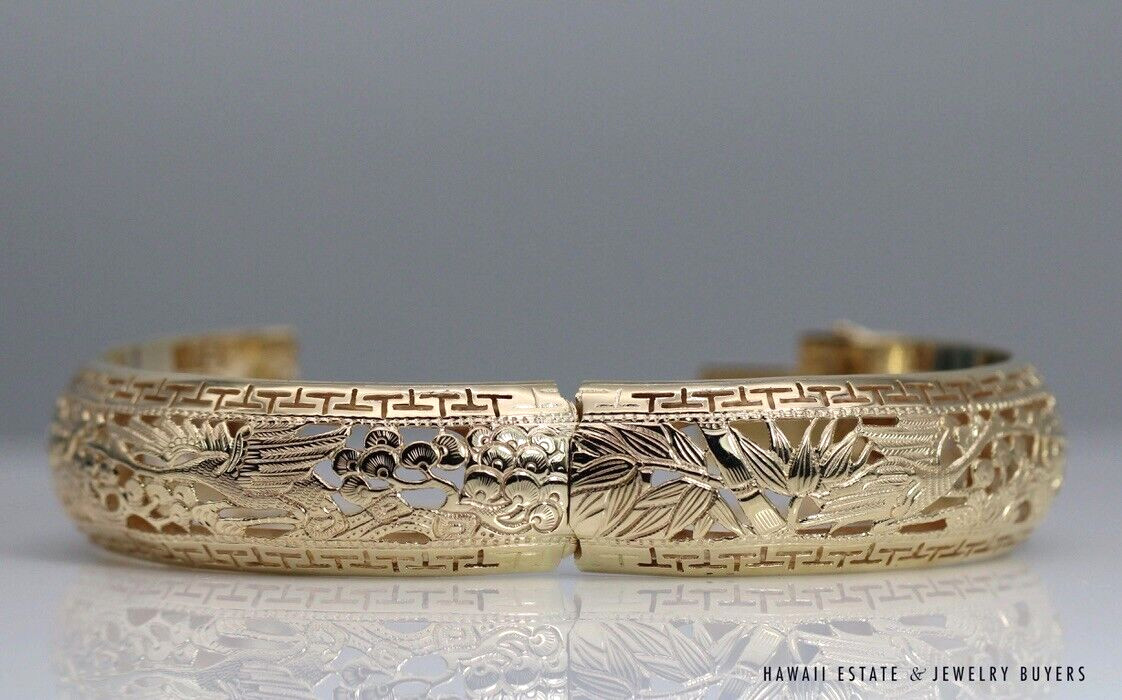 Open bangle viewed from the hinge side, showing bamboo leaves and a crane between patterned borders.