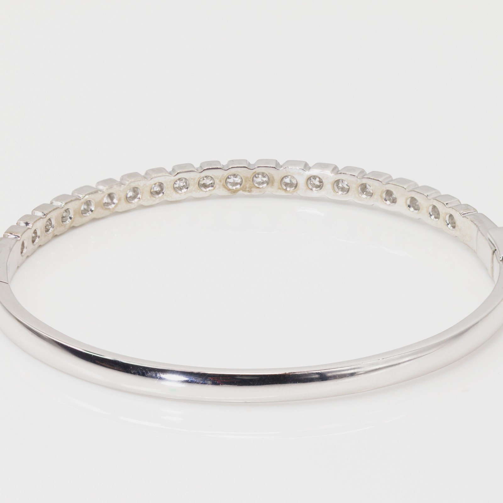 18K White Gold Diamond Hinged Bangle Bracelet 7.5in