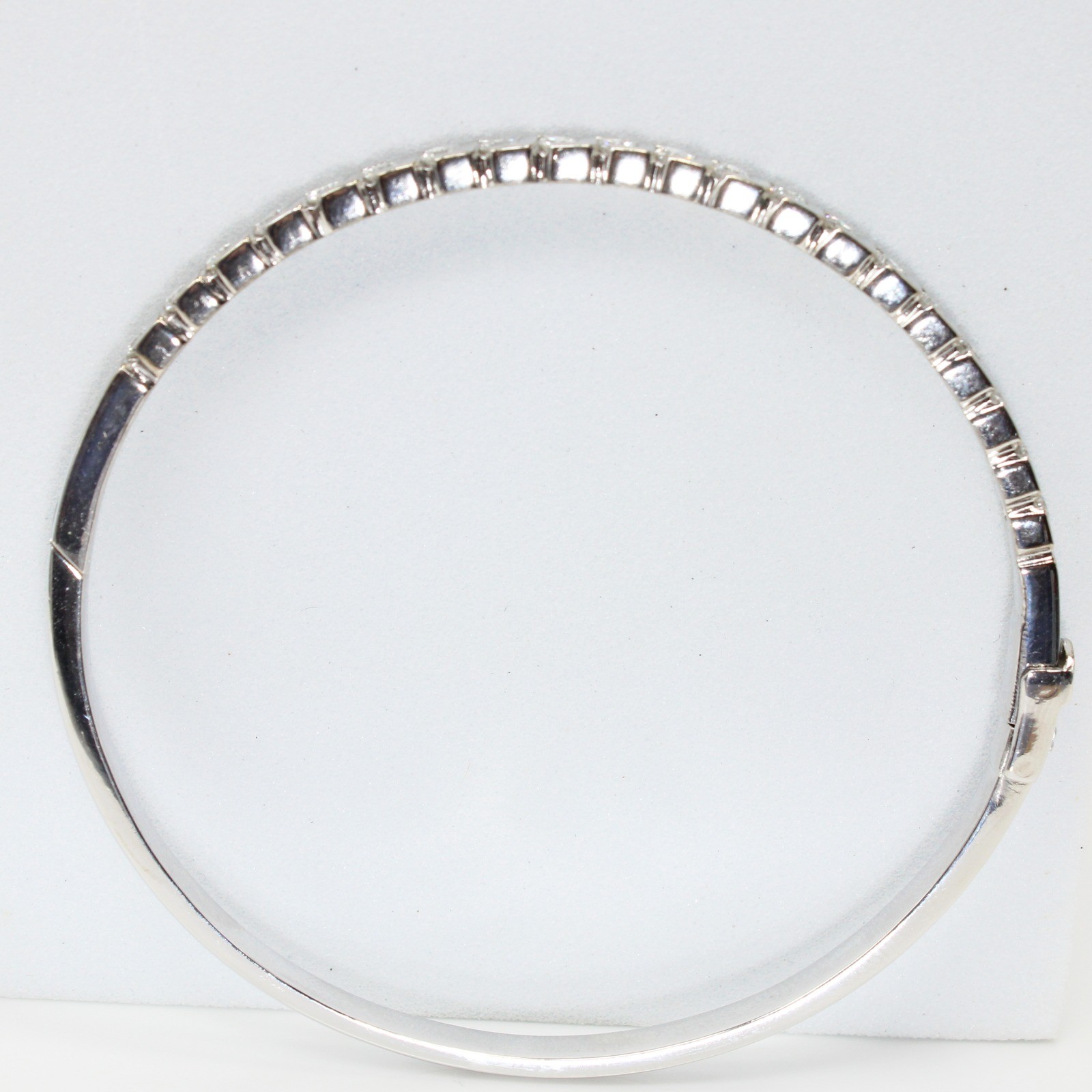 18K White Gold Diamond Hinged Bangle Bracelet 7.5in