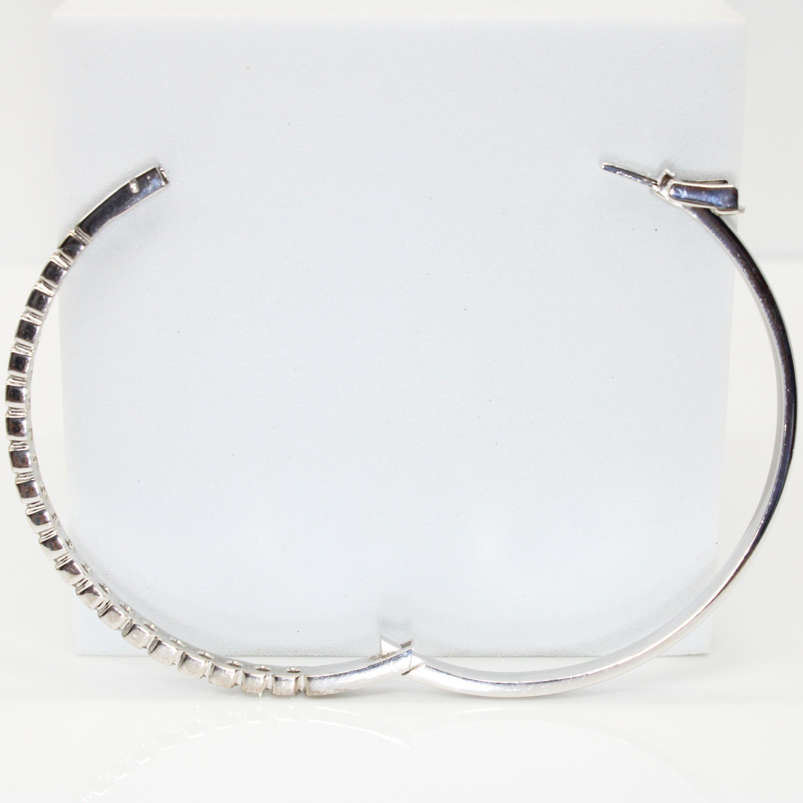 18K White Gold Diamond Hinged Bangle Bracelet 7.5in