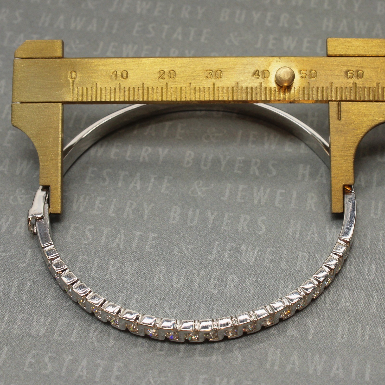 18K White Gold Diamond Hinged Bangle Bracelet 7.5in