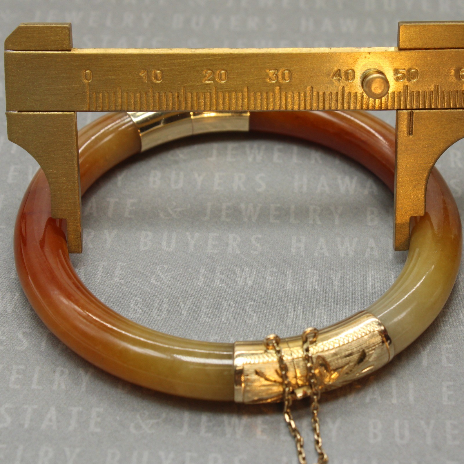 Red and Green Jade Hinged Bangle Bracelet 14K Yellow Gold 7 in