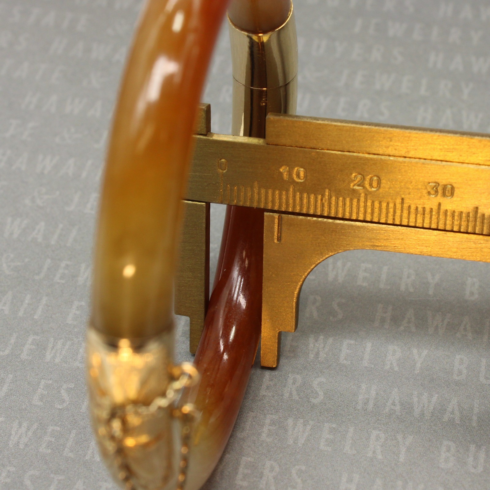 Red and Green Jade Hinged Bangle Bracelet 14K Yellow Gold 7 in