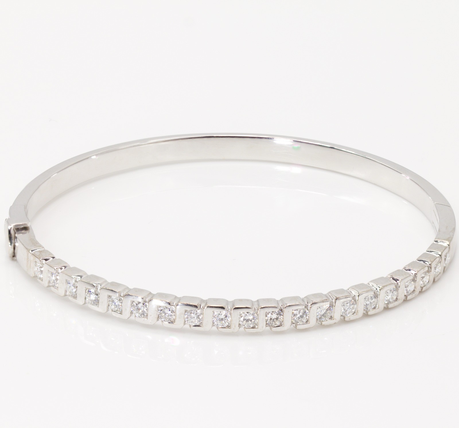 18K White Gold Diamond Hinged Bangle Bracelet 7.5in